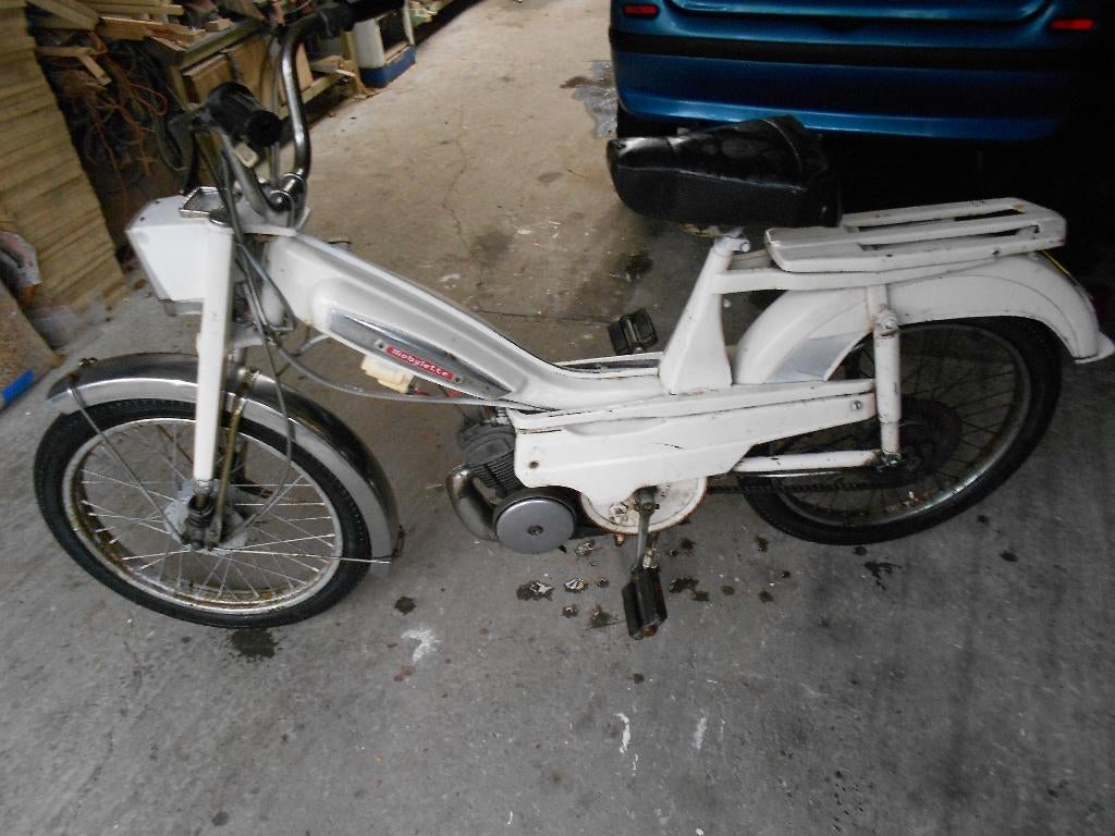 vend une ancienne mobylette des annees 50 marque mobylette, Motos, Occasion, Mobylette, Particulier, 50 cm³