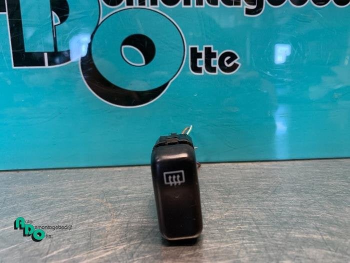 Verwarmingsschakelaar Achterruit van een Mercedes Vito (Vito, Auto-onderdelen, Dashboard en Schakelaars, Gebruikt, -, Ophalen of Verzenden
