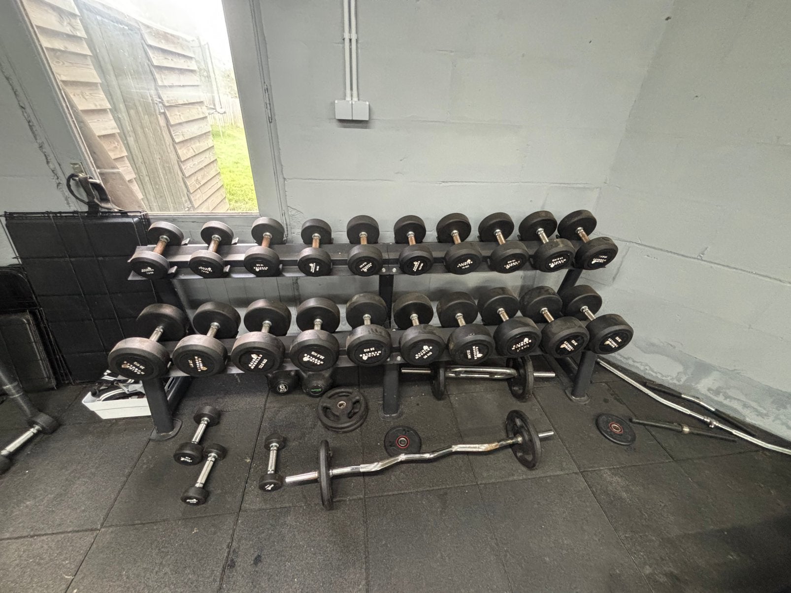 Dumbel set 2.5/30g, Sport en Fitness, Ophalen, Zo goed als nieuw