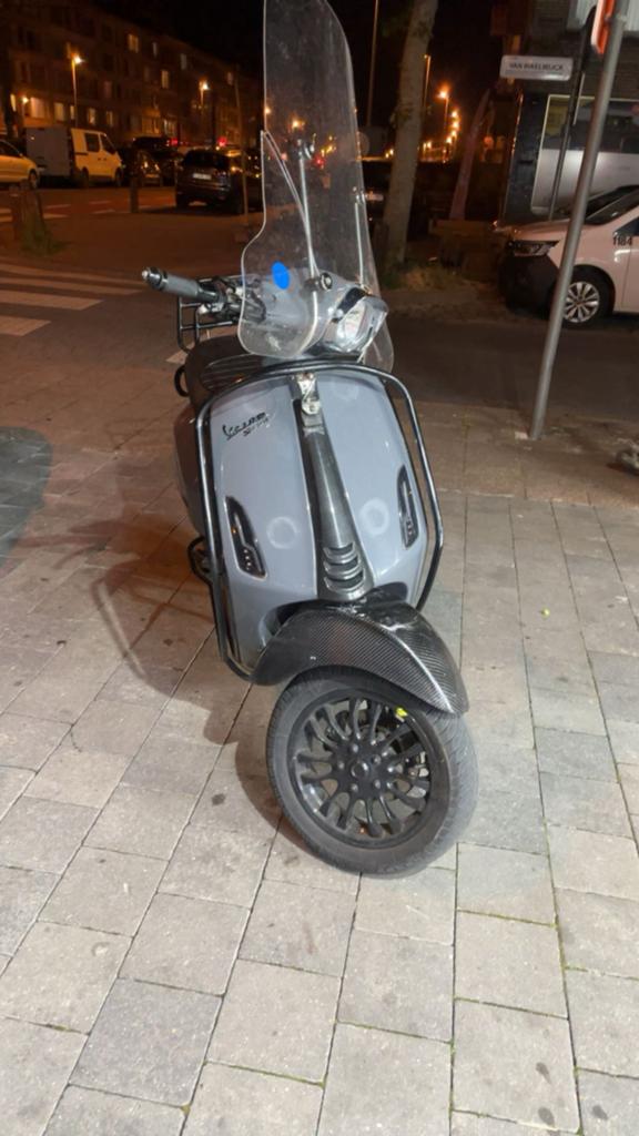 Vespa sprint 80 cc, Vélos & Vélomoteurs, Scooters | Vespa, Enlèvement ou Envoi, Comme neuf