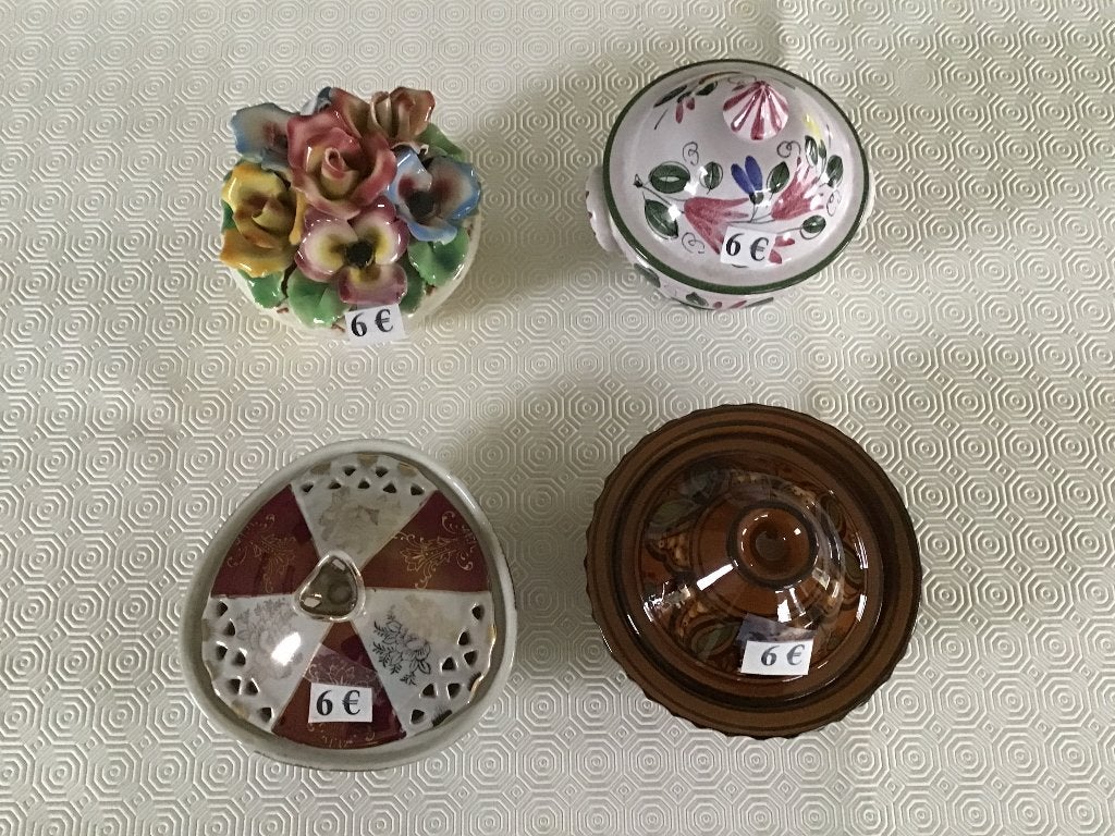 4 magnifiques plats anciens avec couvercles à 6€ chacun, Antiquités & Art, Enlèvement ou Envoi