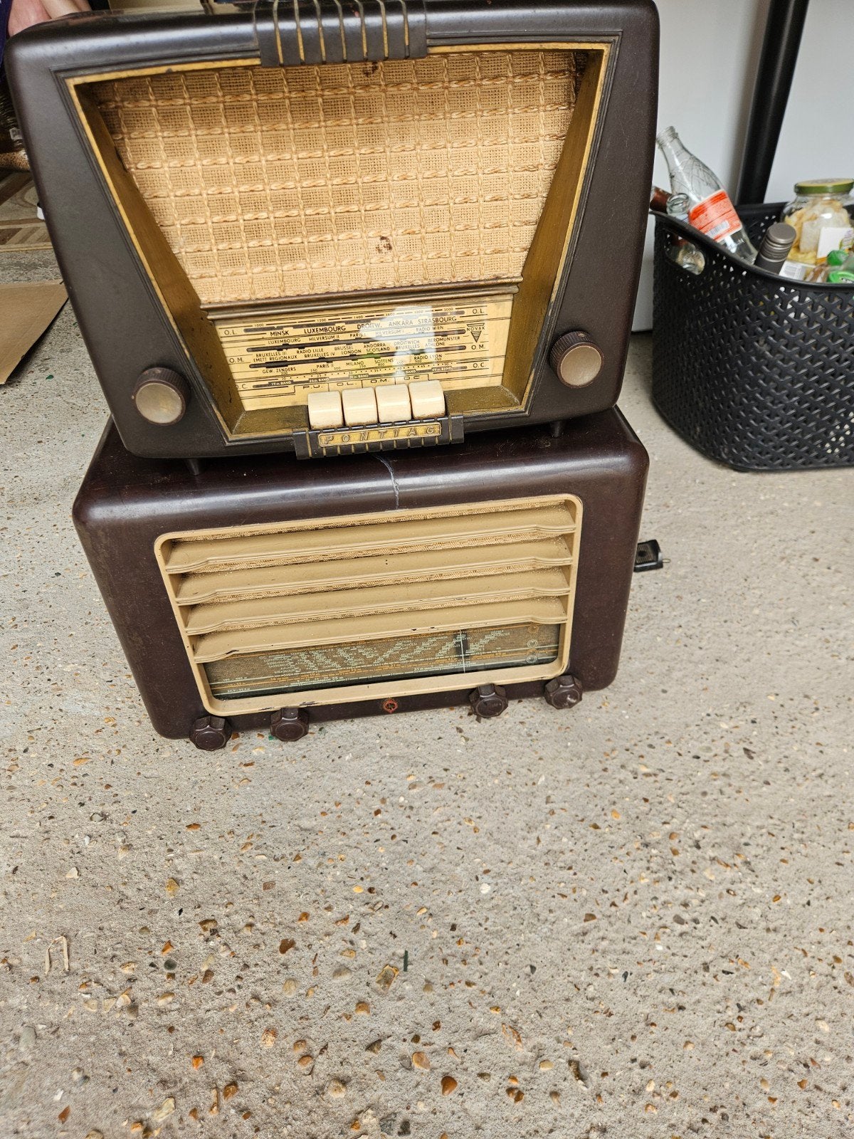 Oude radio s, Enlèvement