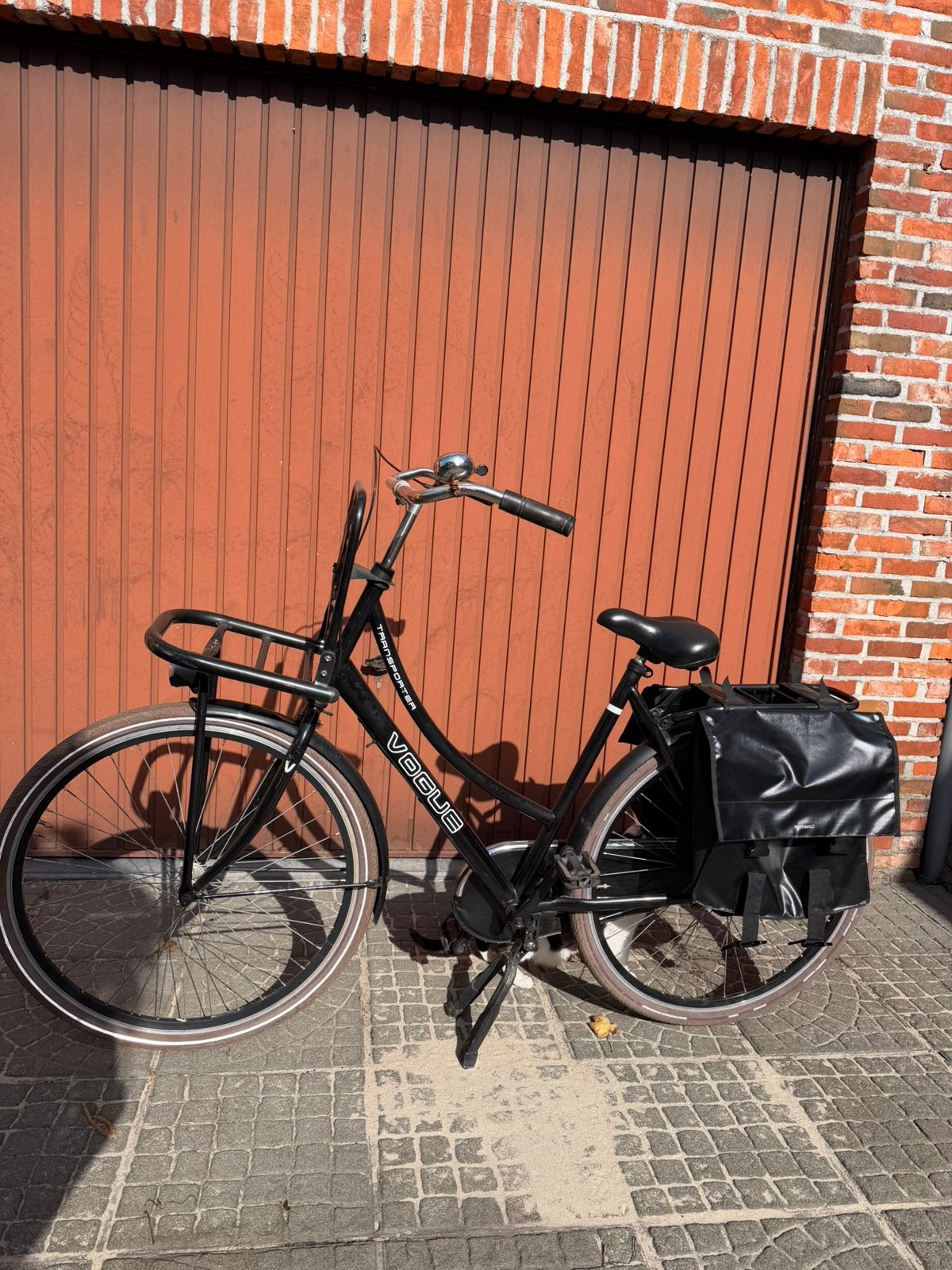 Vogue Stadsfiets + fietszakken Basil, Vélos & Vélomoteurs, Cyclomoteurs | Tomos, Enlèvement, Utilisé
