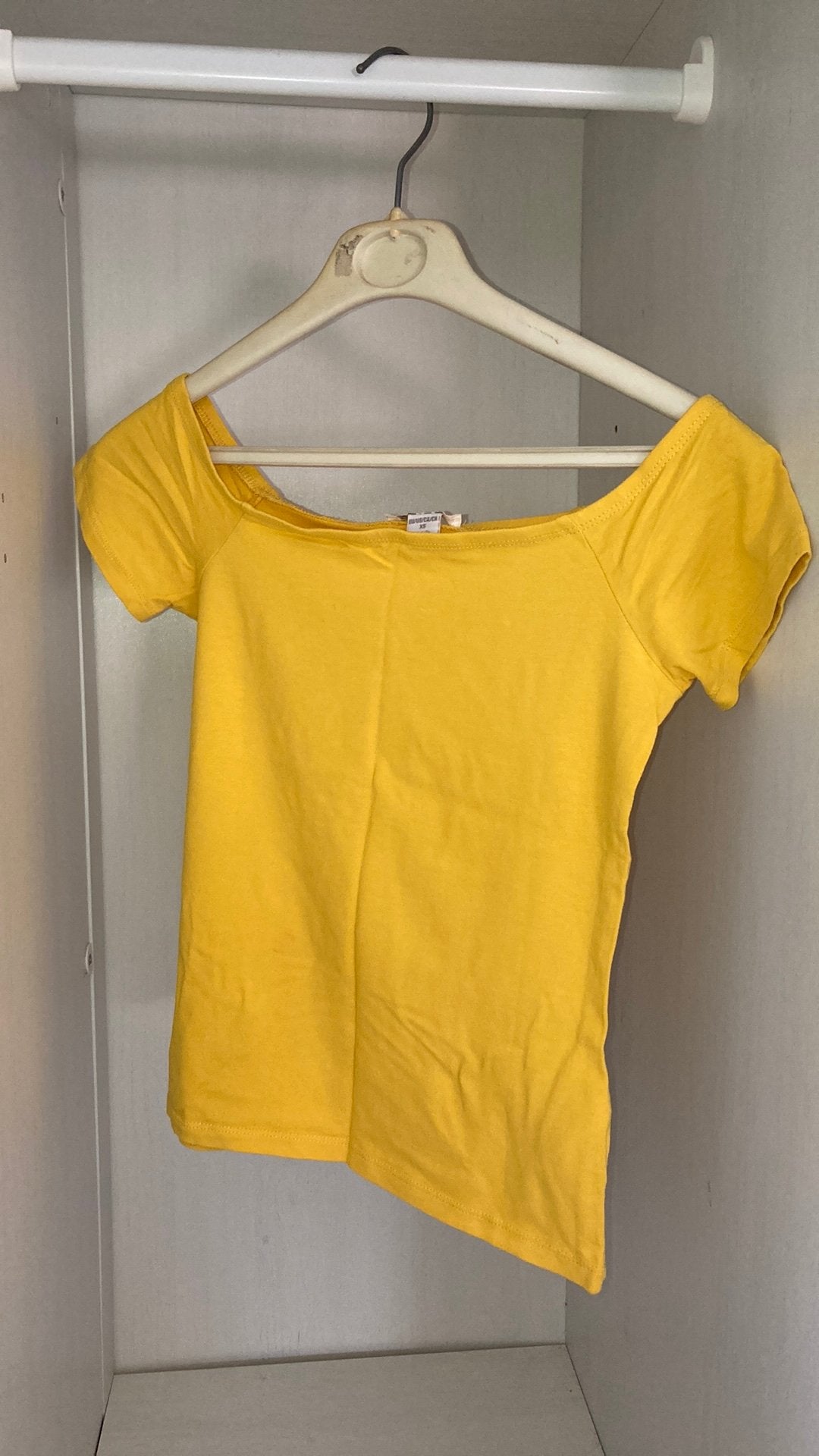 Amisu gele top, Kleding | Dames, Topjes, Ophalen of Verzenden, Zo goed als nieuw, Maat 34 (XS) of kleiner, Korte mouw