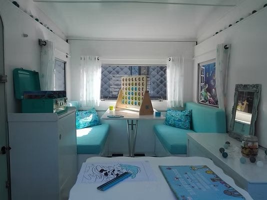 GEZOCHT: betaalbare (speel)caravan - project voor op weide