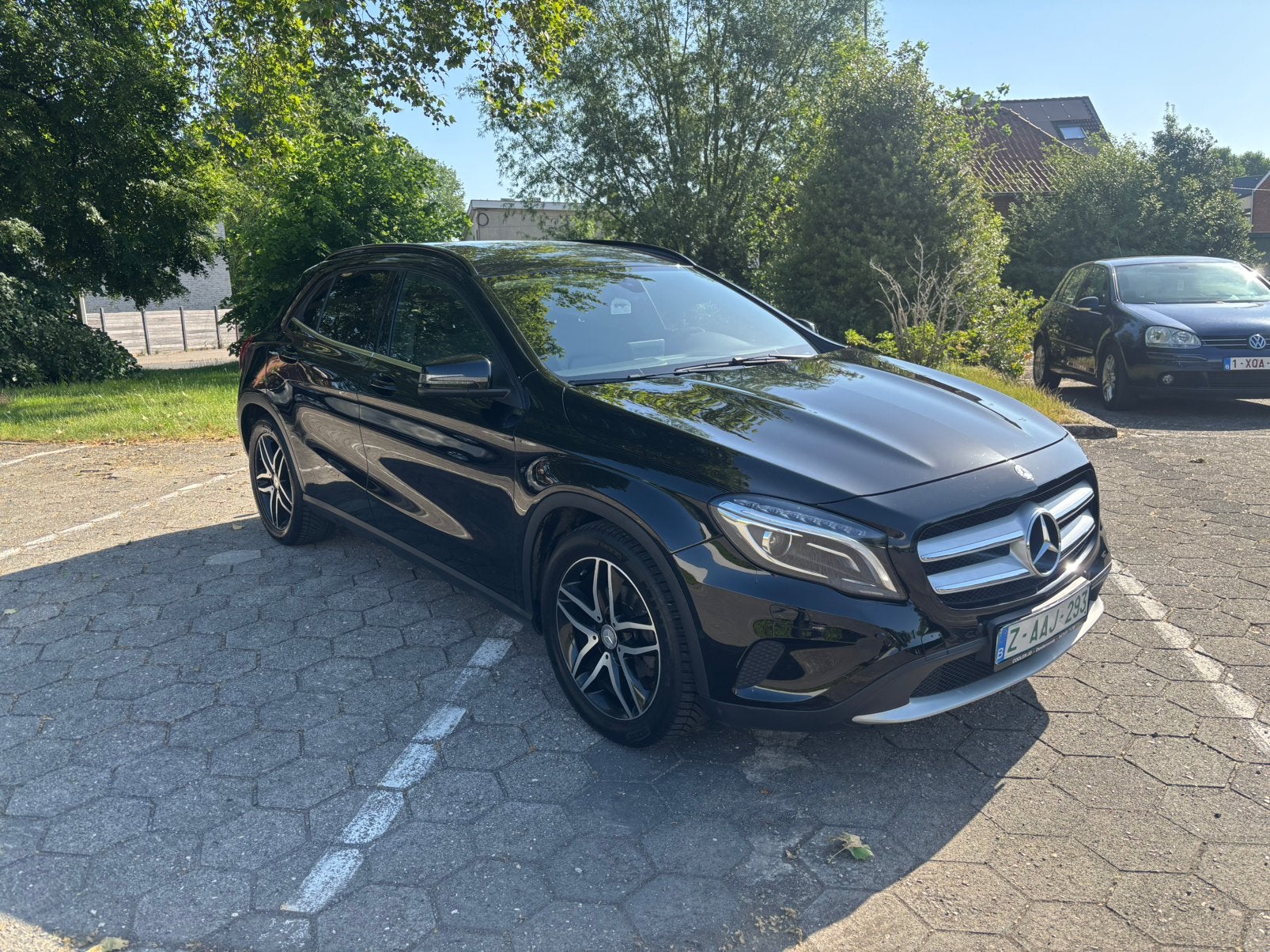 Zeer mooie Mercedes GLA180 EURO 6 Automaat met 82000 km., Auto's, 4 cilinders, 103 g/km, Zwart, Leder