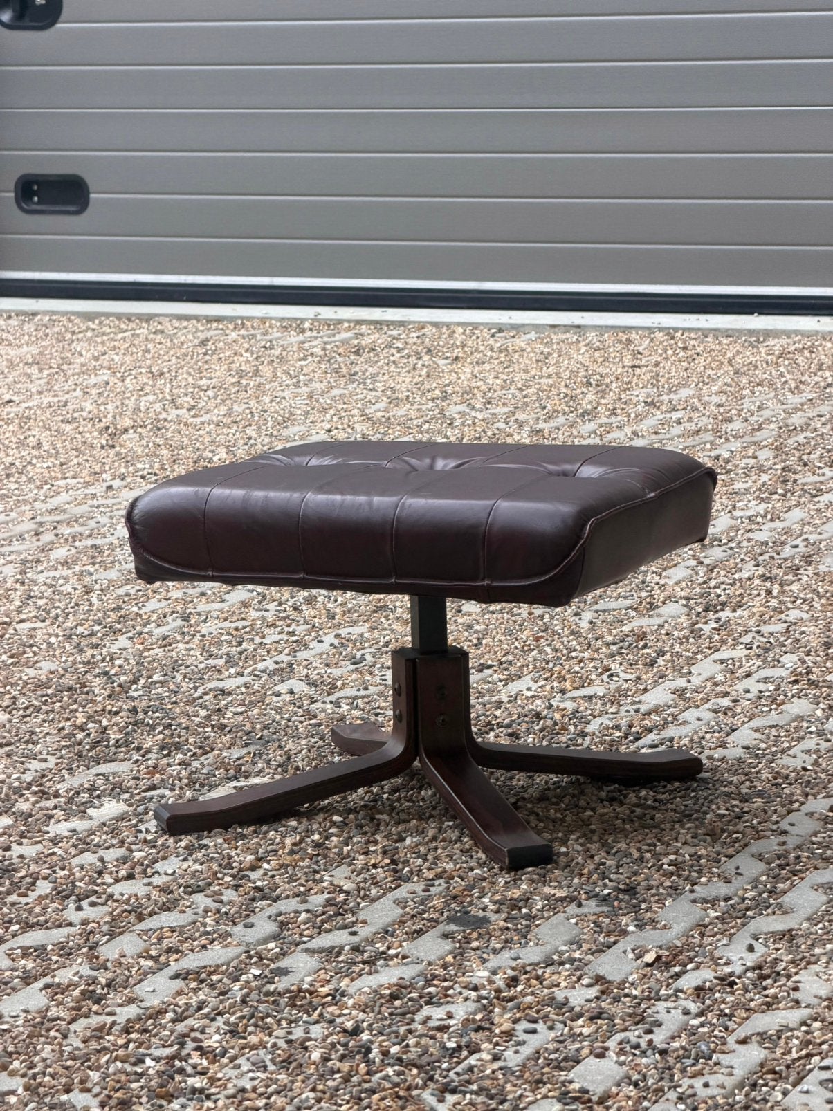 Vintage Scandinavische burgundy poef, Ophalen, Zo goed als nieuw