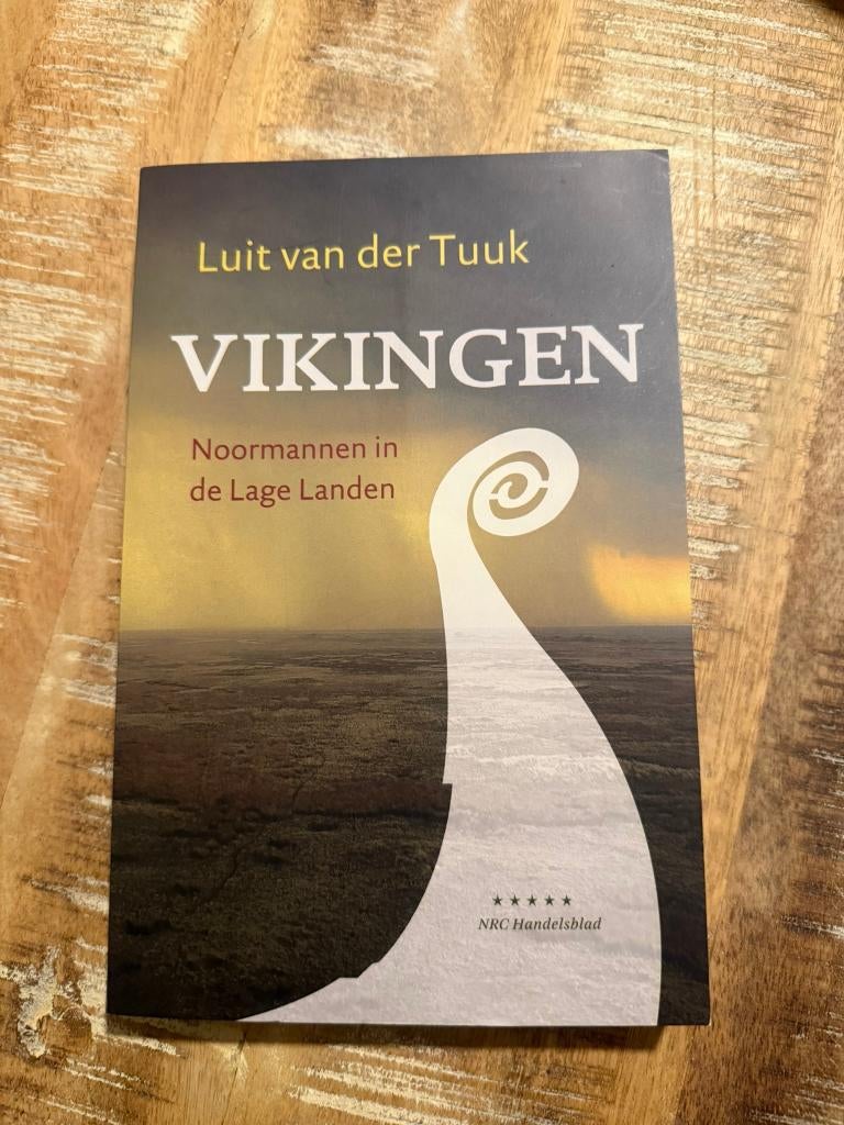 Vikingen, Noormannen in de Lage Landen - Luit van der Tuuk, 14e eeuw of eerder, Luit van der Tuut, Ophalen of Verzenden, Zo goed als nieuw