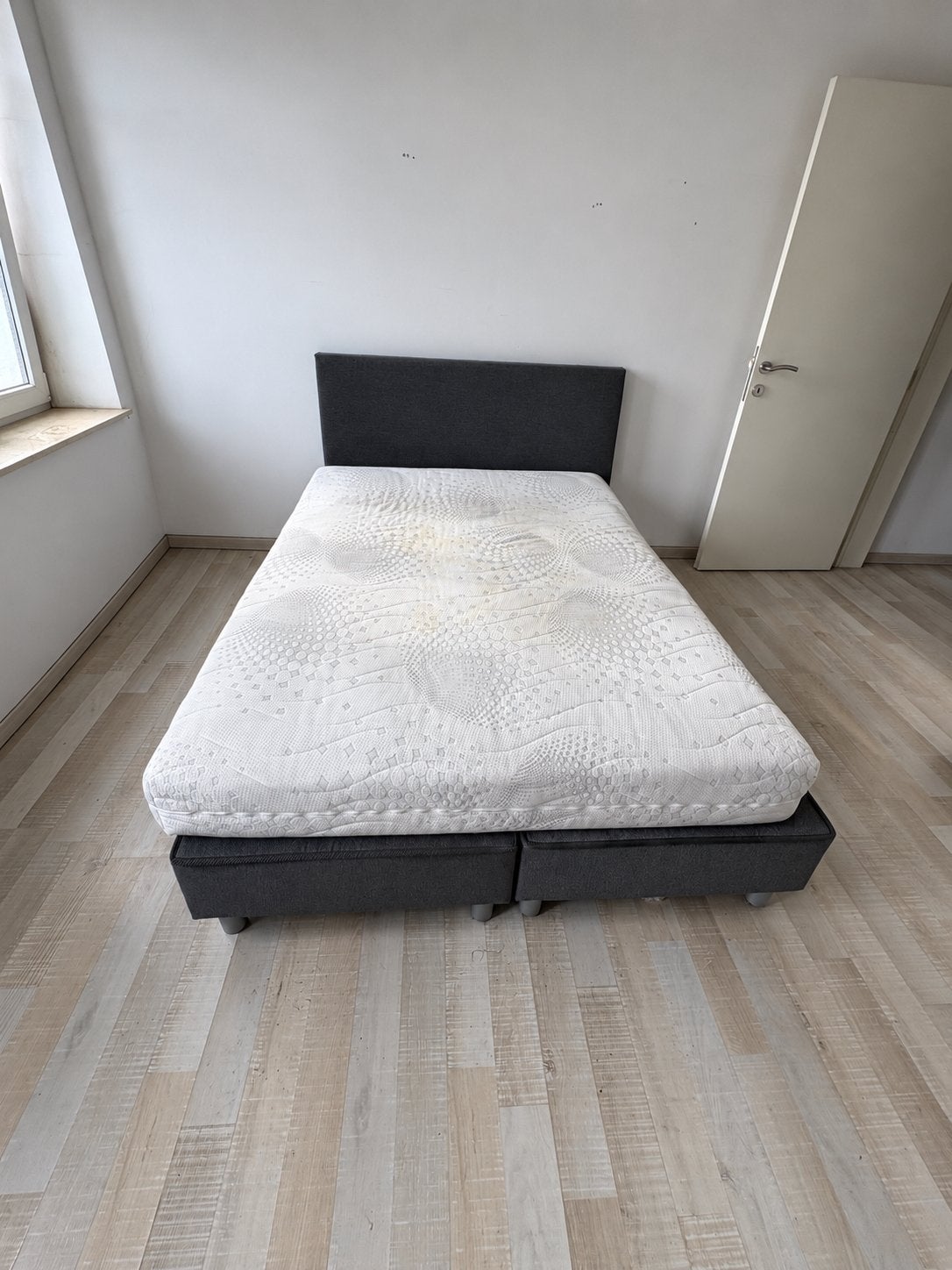 Boxsprint, Gris, 140 cm, Enlèvement, Utilisé