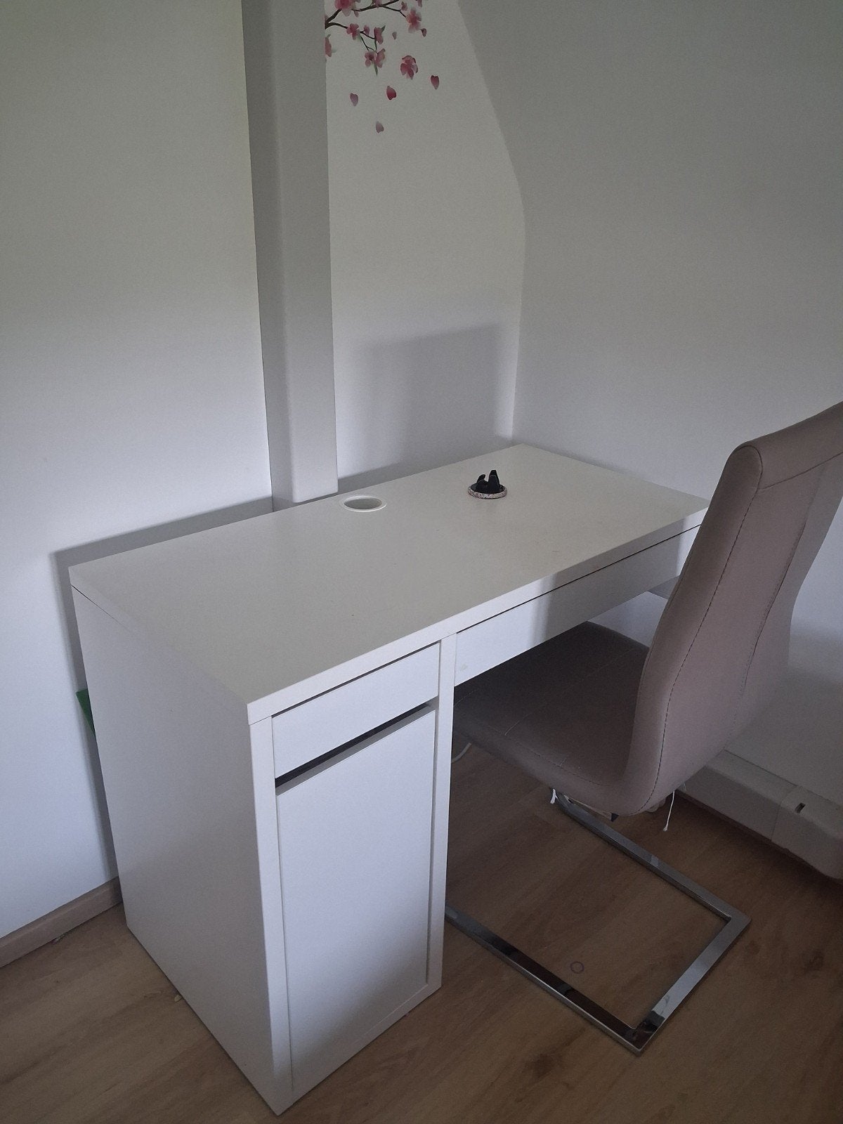 Bureau Ikea, Enlèvement, IKEA