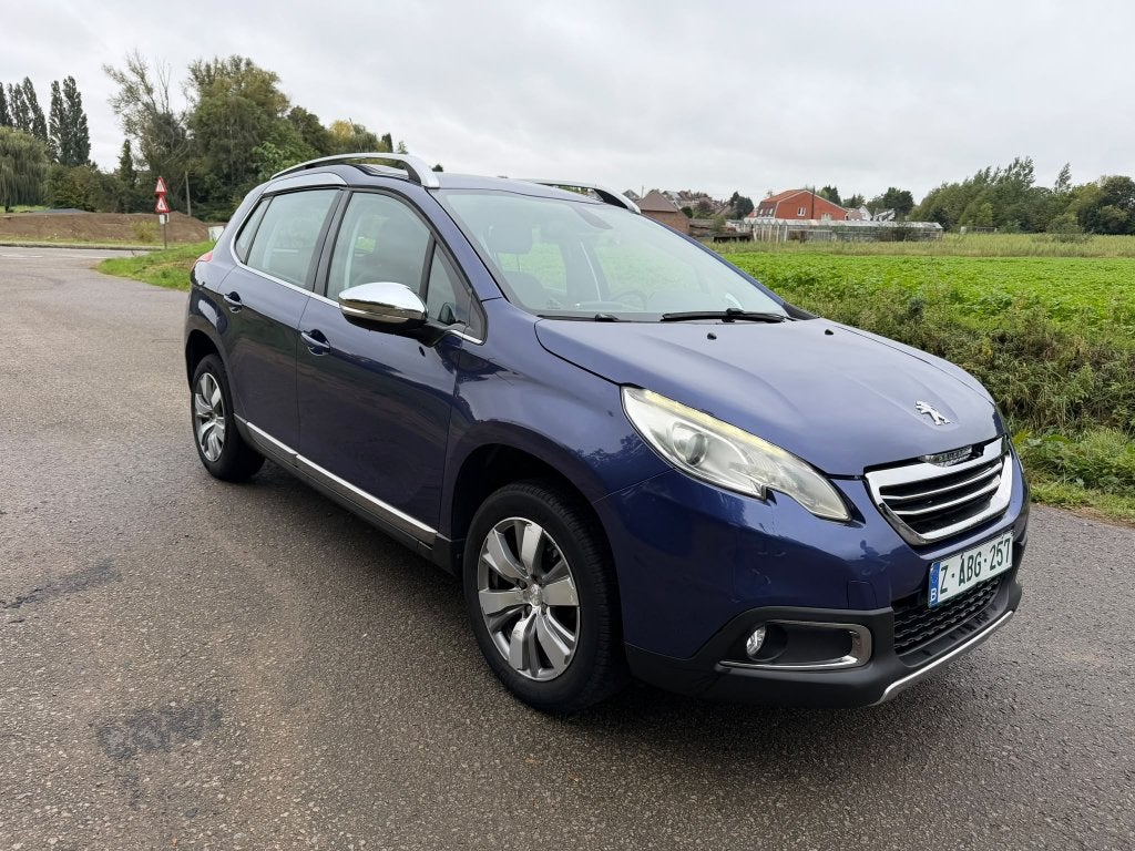 Peugeot 2008 1.2i Allure S, Autos, Euro 6, Entreprise, Volant multifonction, Boîte manuelle