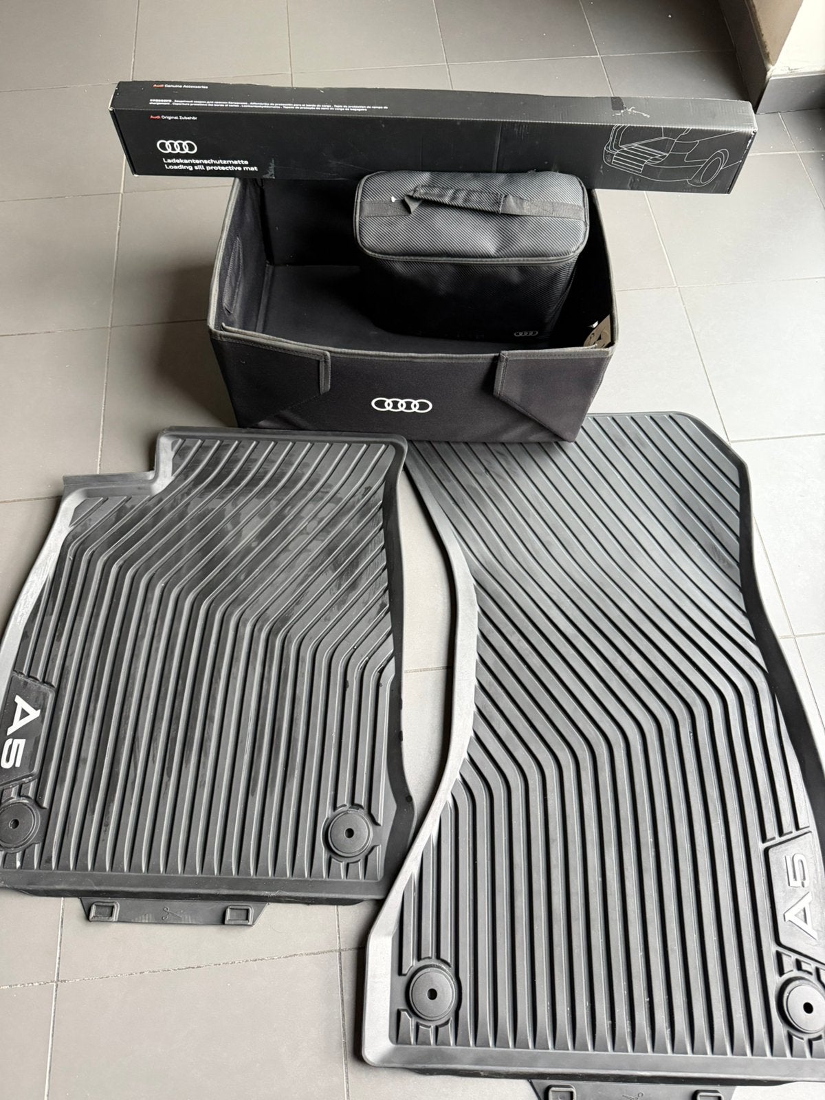 2 tapis + Trousse Rangement + Tapis de protection de coffre, Ophalen, Gebruikt