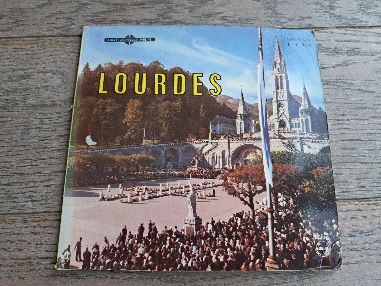 Frans boekje + single : Lourdes, Ophalen of Verzenden