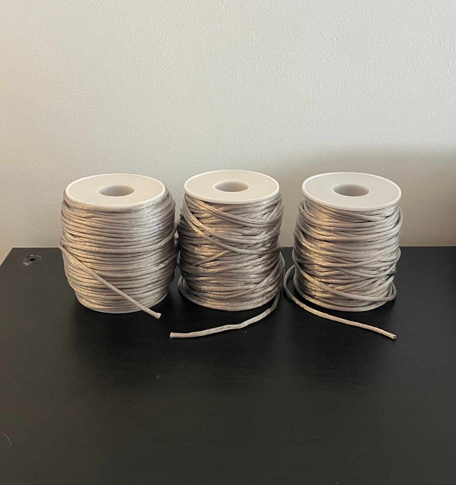 Satijnkoord grijs 2,25mm +300m, Ophalen of Verzenden, Zo goed als nieuw