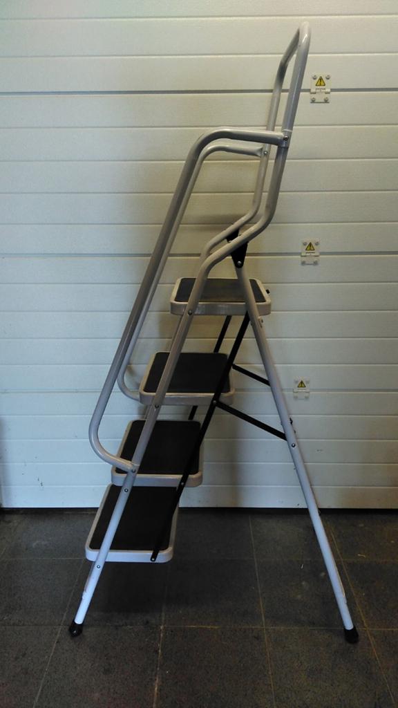 Stevige trapladder, Enlèvement