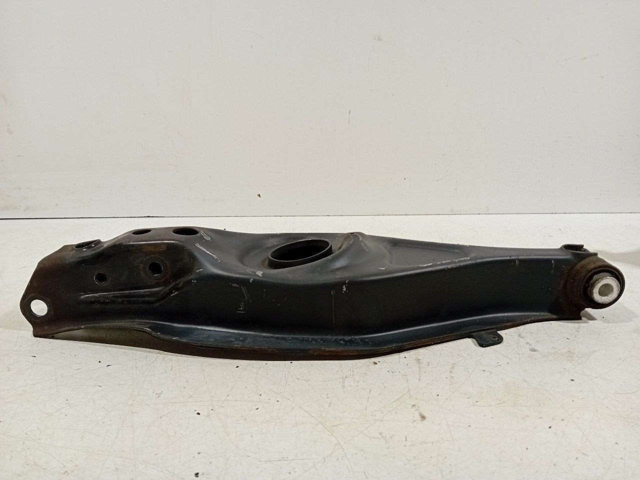 Draagarm links achter Mercedes-Benz SLK-Klasse, Onderdelen@venauto.nl, Van der Ven Autorecycling B.V., Gebruikt, Ettenseweg 76, 4706 PB Roosendaal, The Netherlands