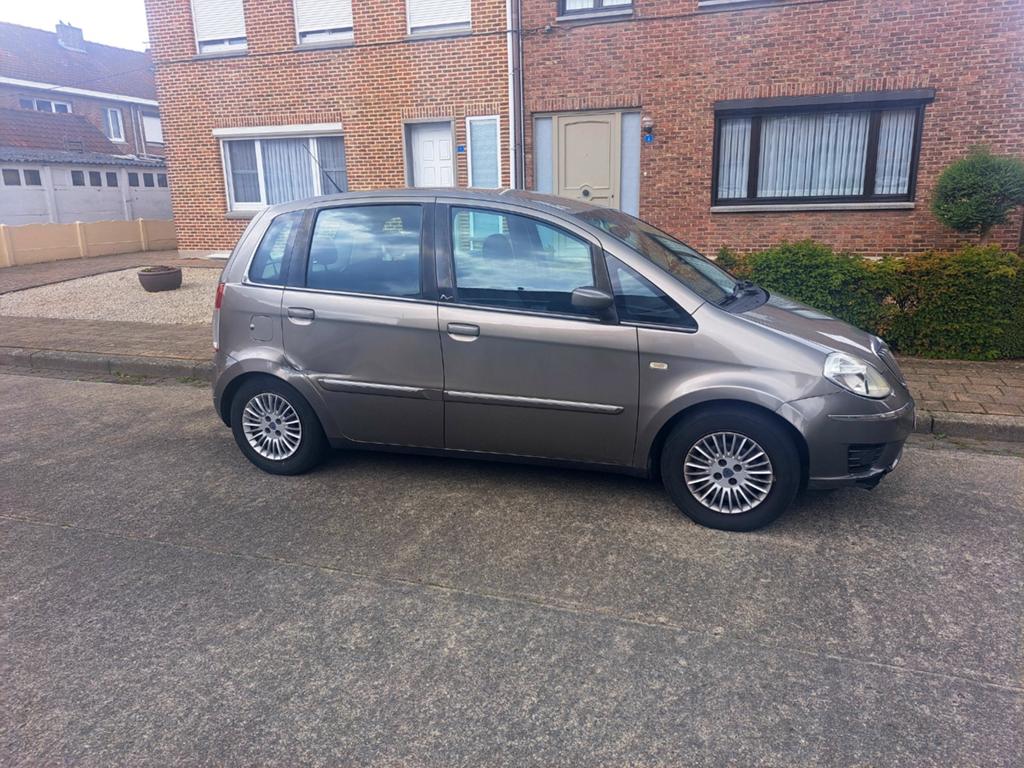Lanica musa, Autos, Lancia, Achat, 4 portes, Boîte manuelle, Beige