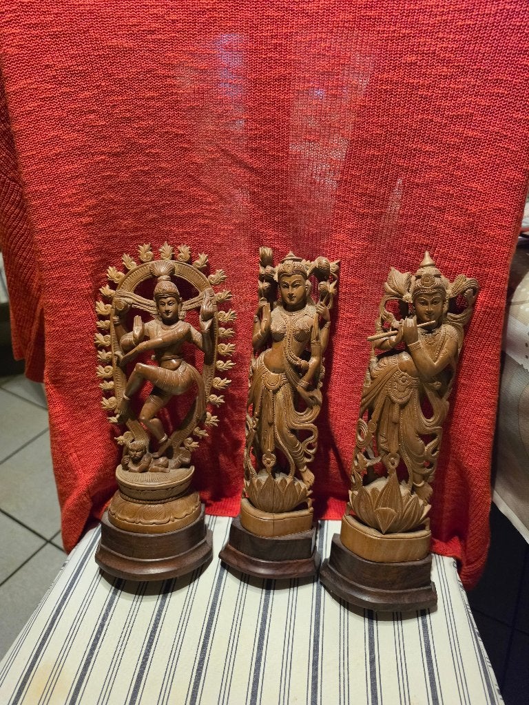 3 beeldjes in sandalhout, Ophalen, 20 - 50 cm, Beeld, Hout