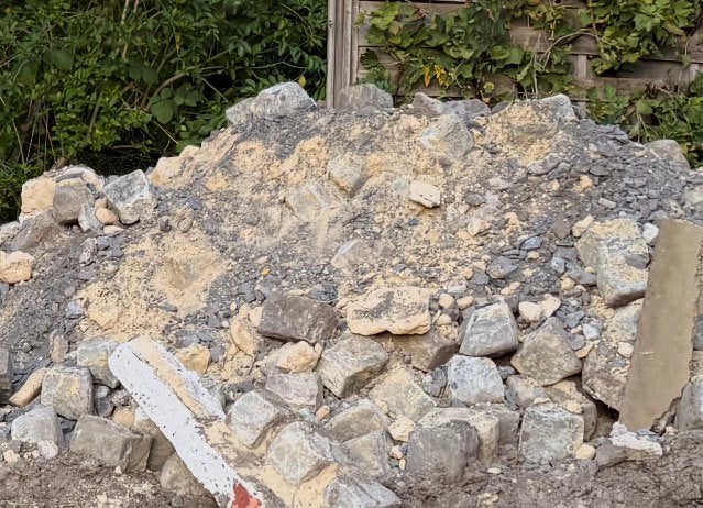 Pavés à donner, Enlèvement, Comme neuf