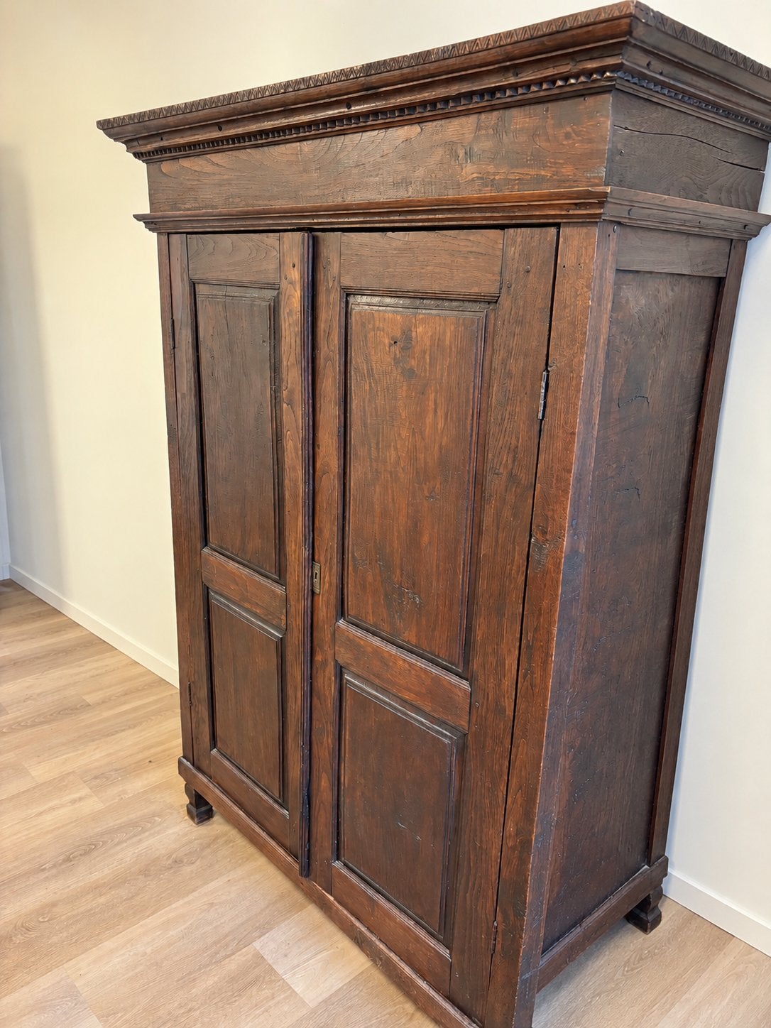 Prachtige antieke houten kast, Ophalen