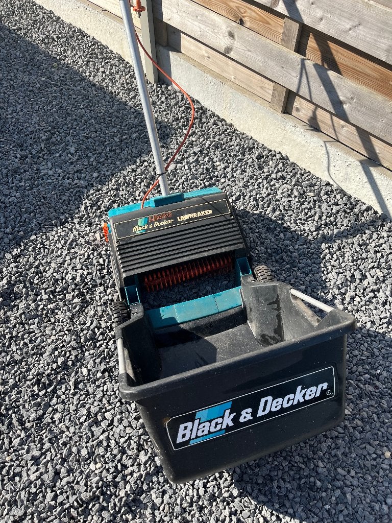 Scarificateur avec bac de collecte, Jardin & Terrasse, Scarificateurs, Enlèvement, Utilisé, Électrique, Black&Dekker