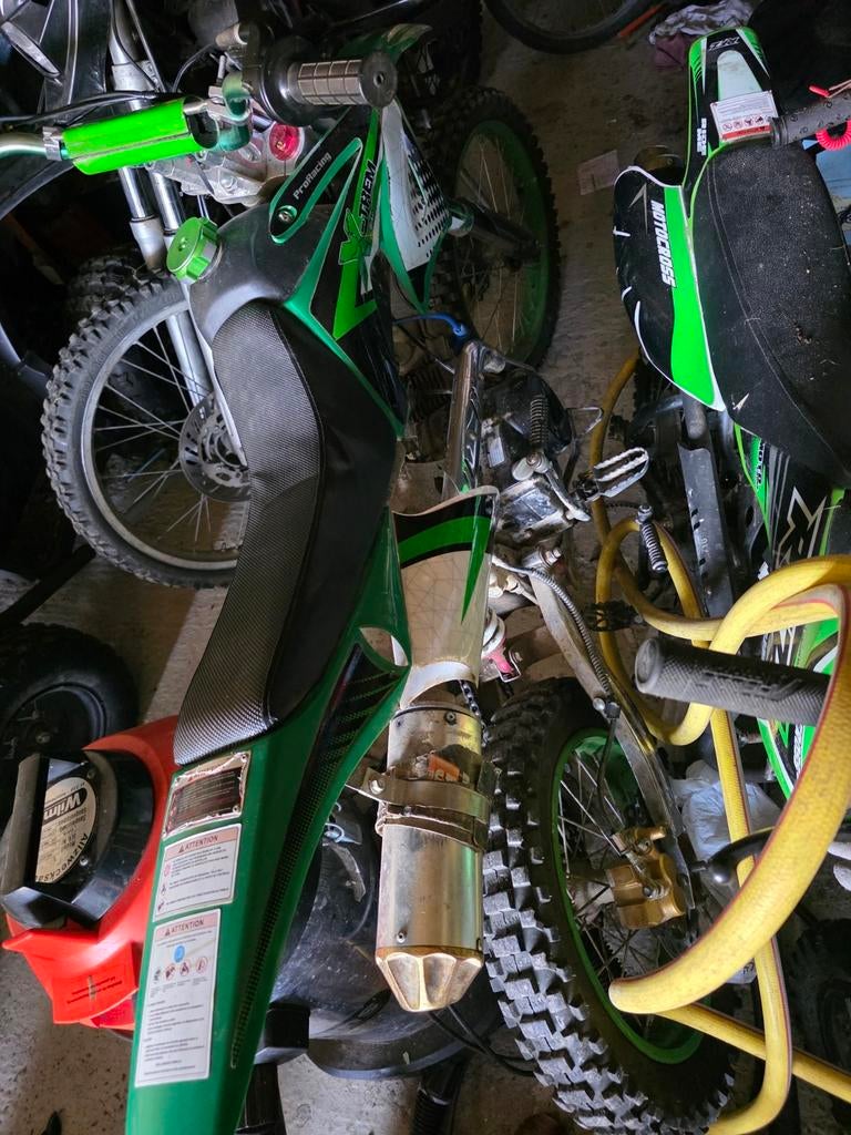 Dirt 125, Enlèvement