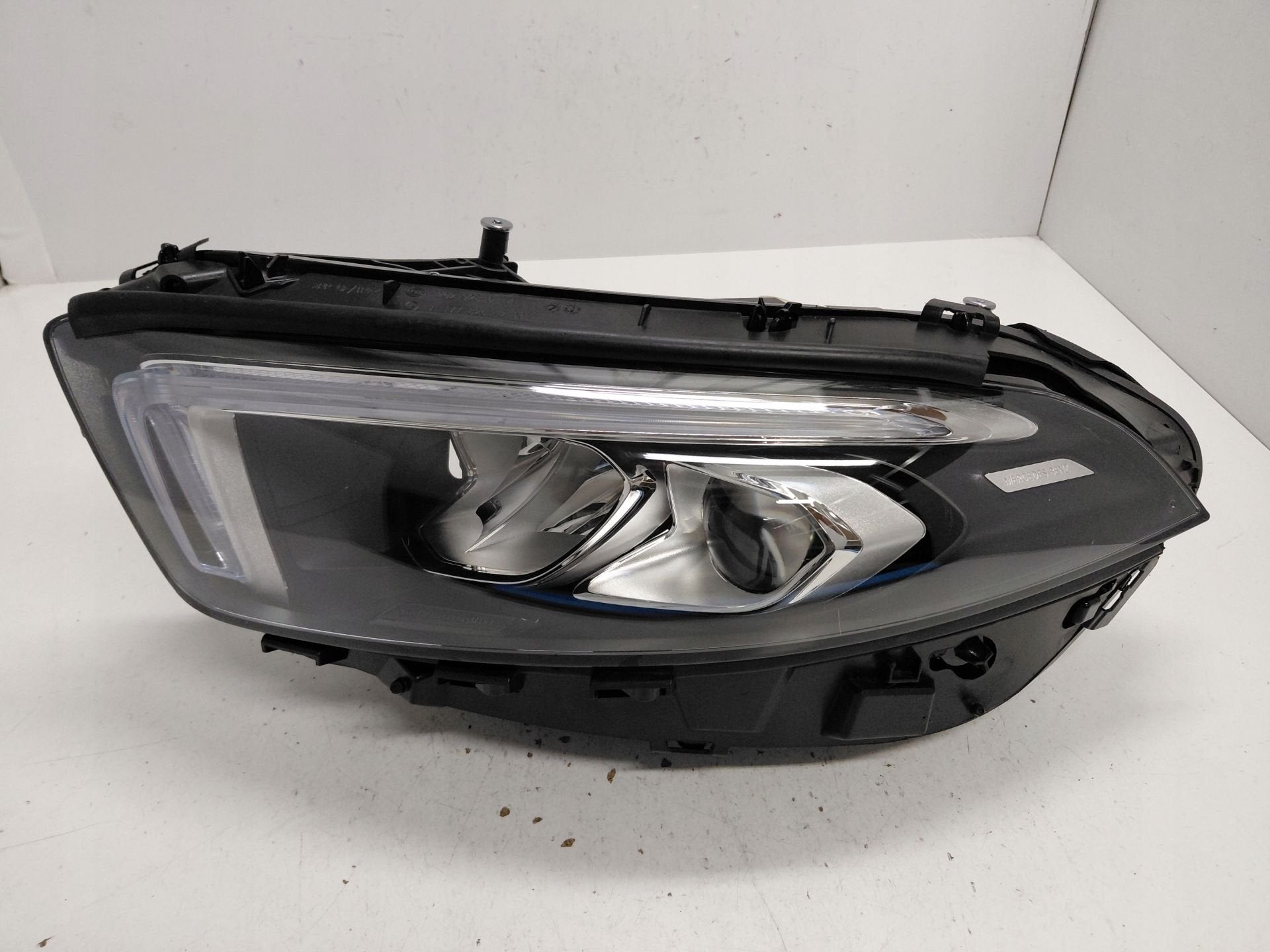 Phare gauche Mercedes Classe A A1779064703, Mercedes-Benz AG, Mercedes-Benz, Utilisé, Mercedesstrasse 120
70372  Stuttgart, DE