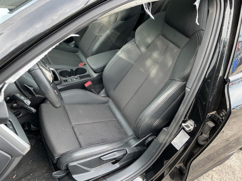 INTERIEUR COMPLET Audi A3 Limousine (8YS) (01-2020/-), Auto-Union-Straße  1,
85057  Ingolstadt, DE, Info@audi.de, Audi, Utilisé