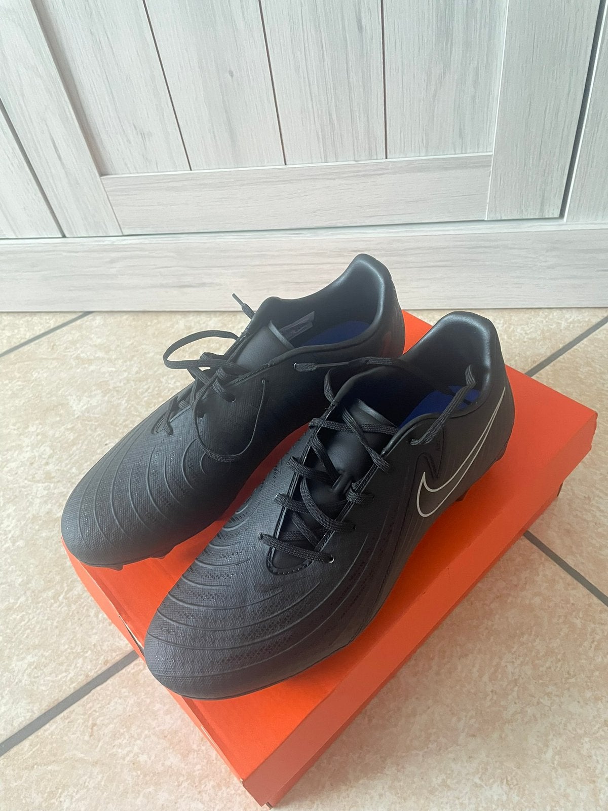 Nike voetbalschoenen maat 43 – NIEUW | Spotprijs!, Sport en Fitness, Ophalen, Zo goed als nieuw
