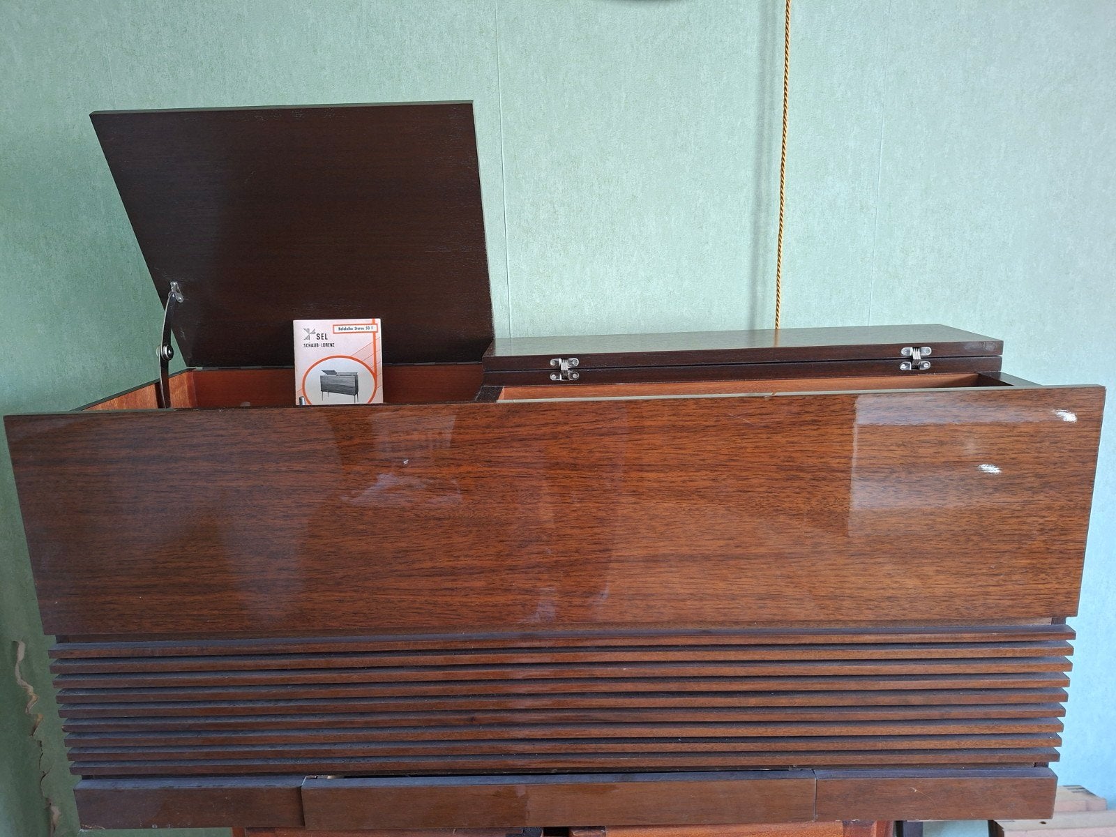 Vintage radiomeubel met platenspeler (& handleiding), Ophalen