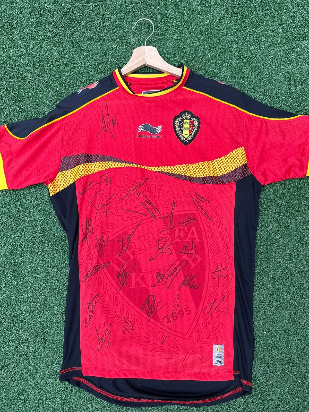 Gesigneerd burda shirt periode 2014, Verzamelen, Sportartikelen en Voetbal, Ophalen of Verzenden, Nieuw, Poster, Plaatje of Sticker