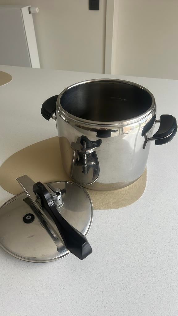 Snelkookpan Lagostina Thermoplam, Huis en Inrichting, Keuken | Potten en Pannen, Ophalen, Zo goed als nieuw
