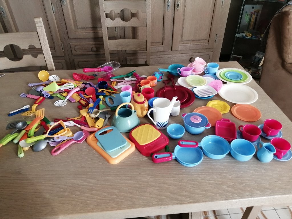 veel bordjes, bestek, potjes, keukengerei ...., Ophalen of Verzenden, Zo goed als nieuw, Kunststof, Speelkeuken-accessoire