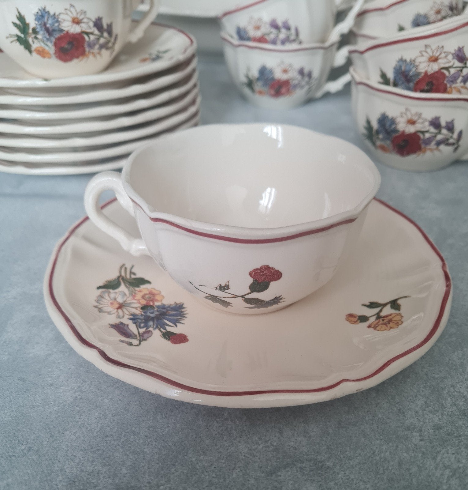 8 tasses et sous-tasses thé +4 sous-tasses café, Enlèvement