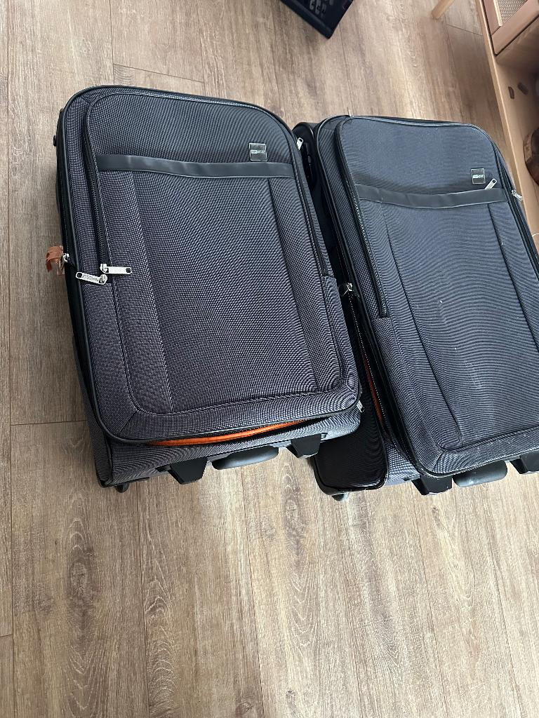 2 valises, Enlèvement, Utilisé, 60 à 70 cm, Roulettes