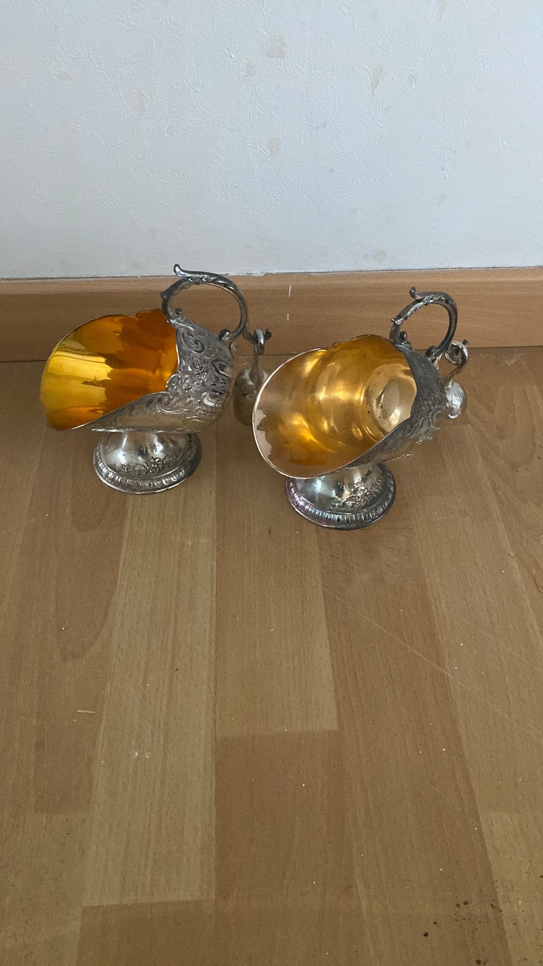2  sauspotjes antiek in tin barokstijl, Ophalen, Gebruikt