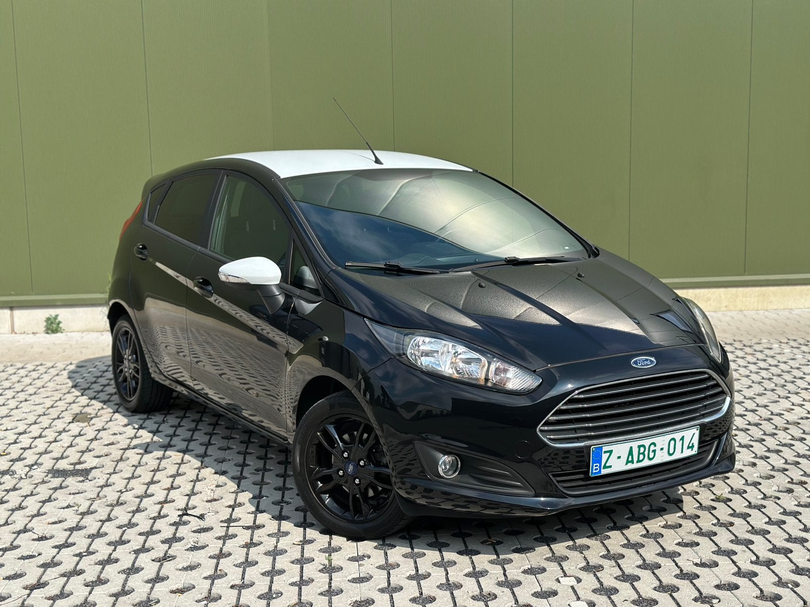 Ford Fiesta 1.0 EcoBoost Black & White Edition|2015|123500km, Autos, Ford, Entreprise, Fiësta, ABS, Airbags, Air conditionné, Bluetooth