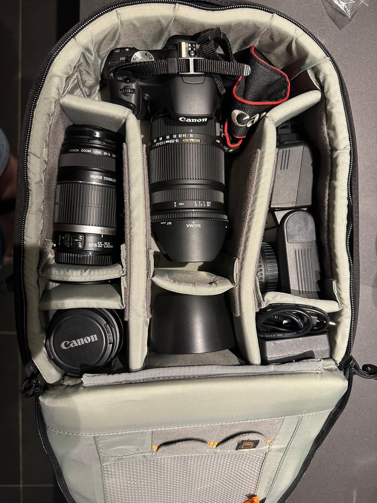 Canon eos 550d met 3 lenzen, en flits, Audio, Tv en Foto, Ophalen, Zo goed als nieuw, Zonnekap, Canon