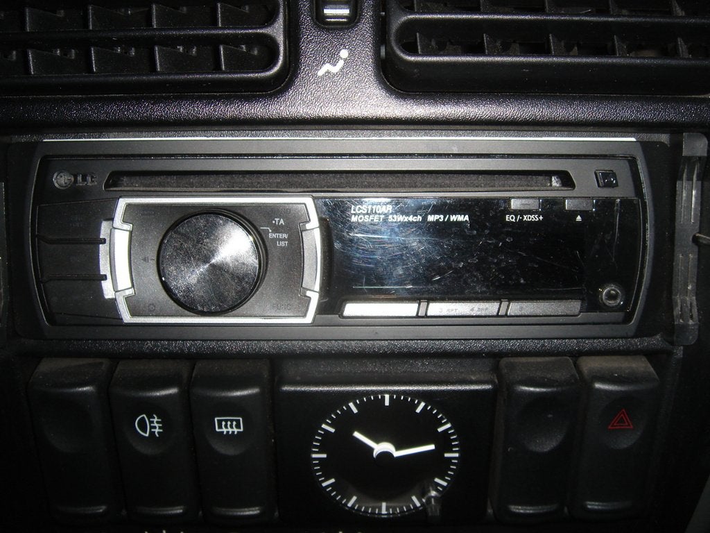 LG + AUTOVERSTERKER BRAUN PQ10, Auto diversen, Autoradio's, Ophalen, Gebruikt