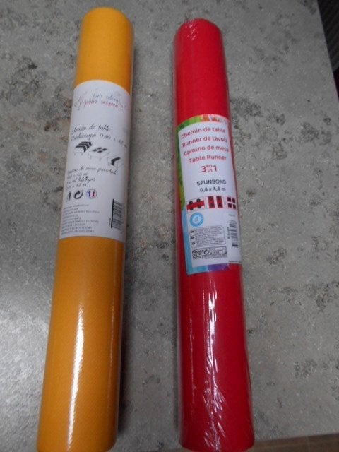 2 rouleaux de nouveaux chemins de table/papier, Maison & Meubles, Nappes, Enlèvement ou Envoi, Neuf
