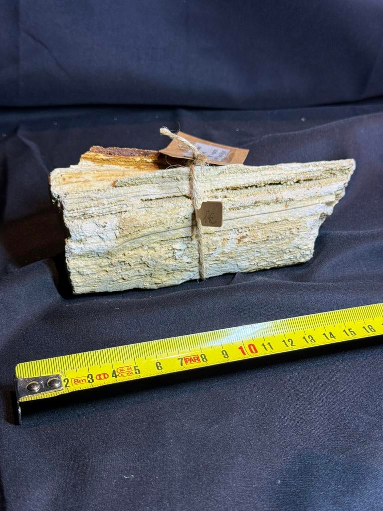 Versteend hout met kristallen – Hoegaarden – 475g – €17, Ophalen of Verzenden