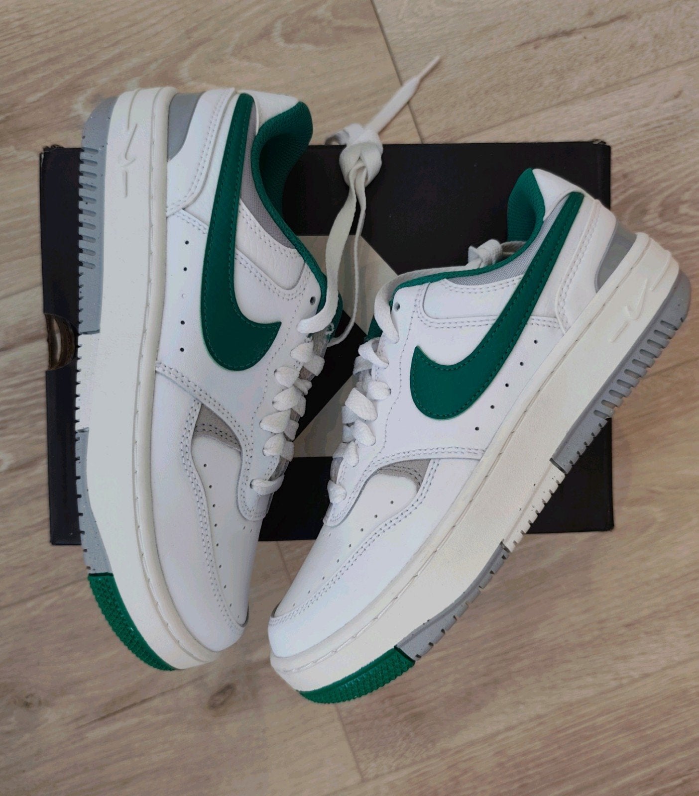 Baskets Nike Gamma Force Femme Malachite vert blanc 37.5, Sneakers et Baskets, Nike, Comme neuf, Vert