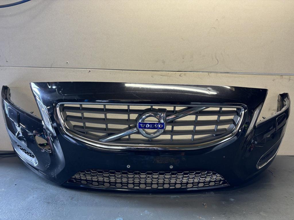 Volvo S60 Complete Voorbumper 31290811, Autos : Pièces & Accessoires, Carrosserie & Tôlerie, Pare-chocs, Volvo, Avant, Utilisé