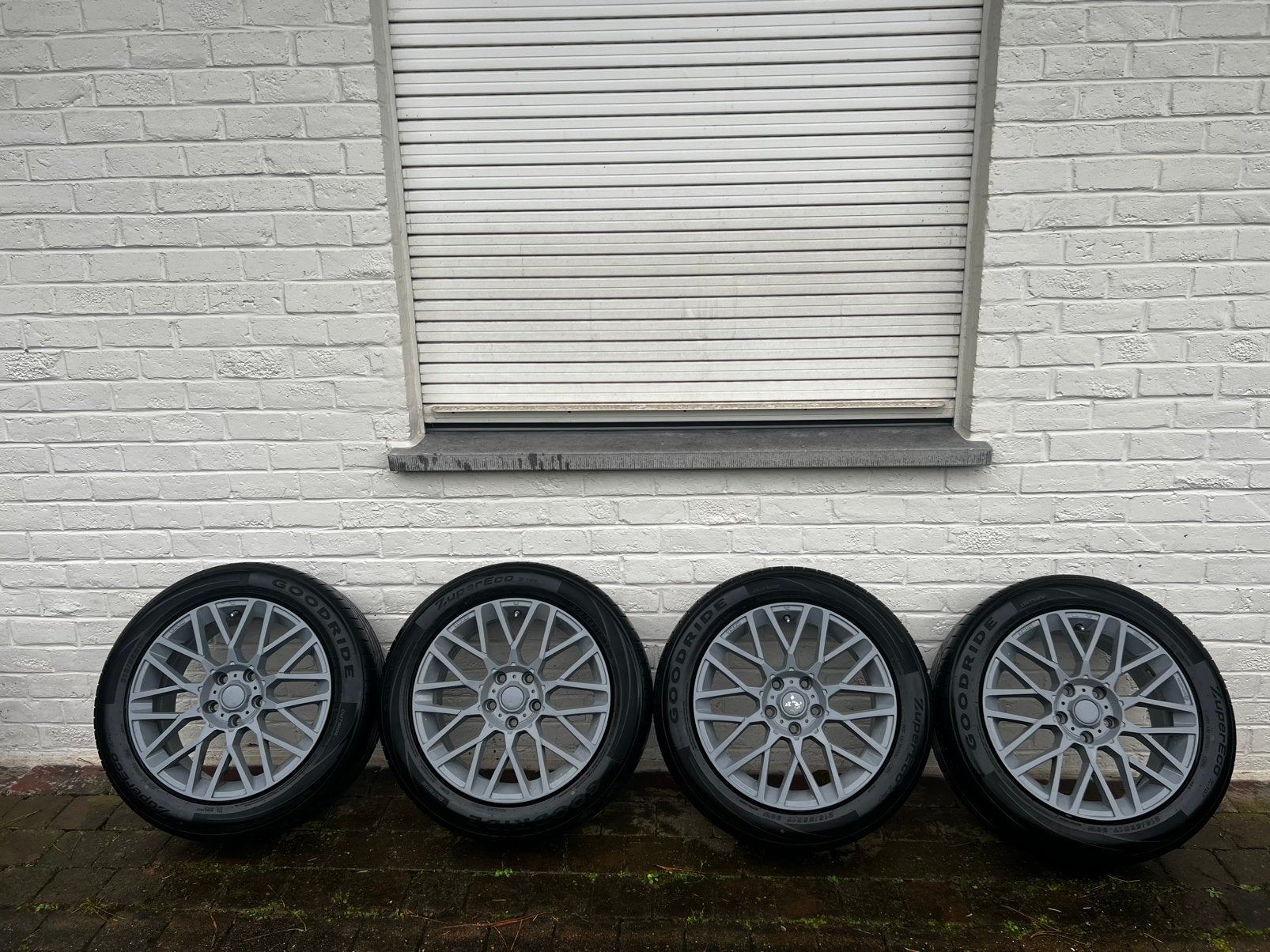 Jantes MOMO 17’’ 5x114,3 très propre., Enlèvement, Pneu(s)