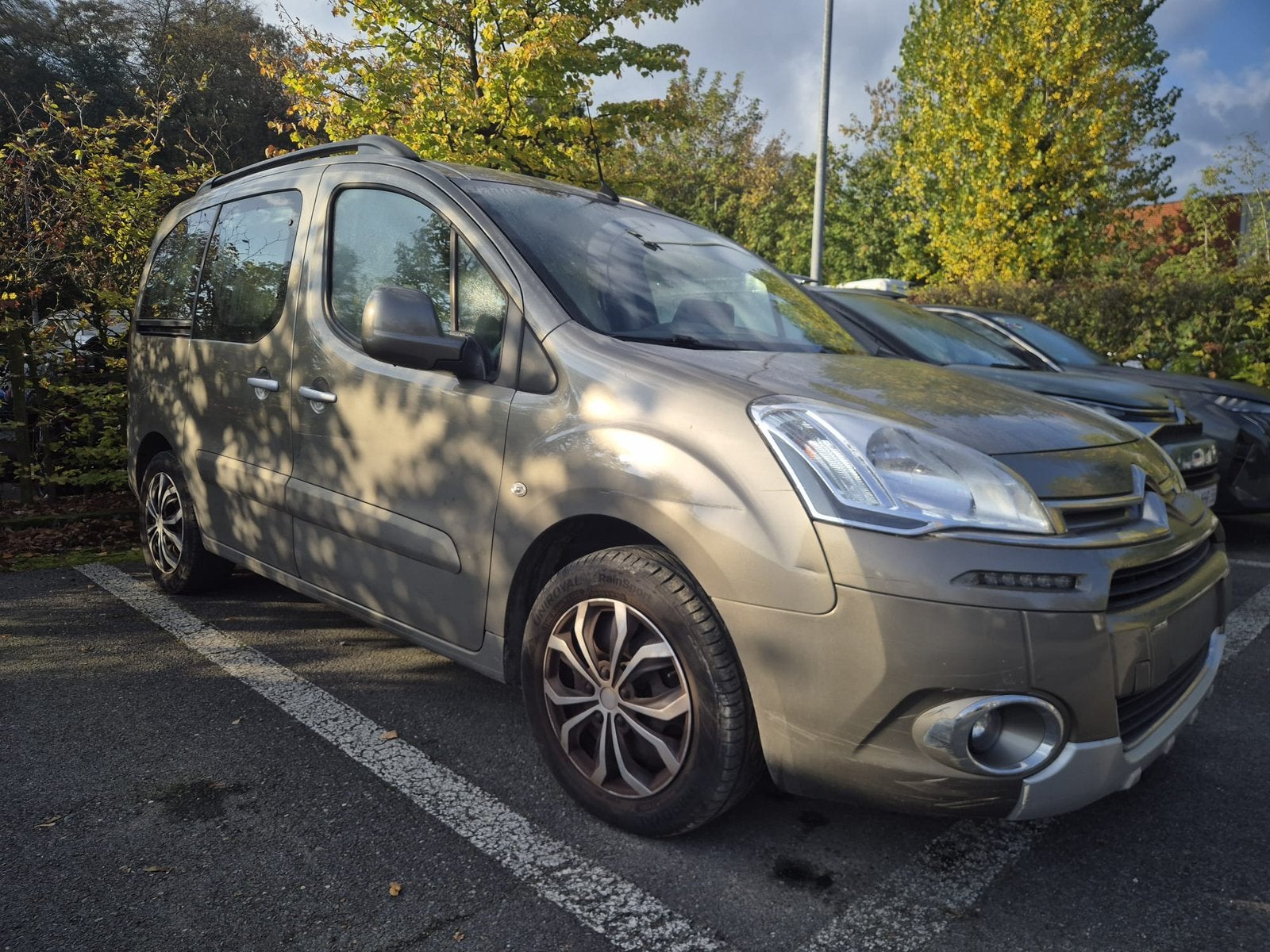 Citroen Berlingo Multispace 2015 1.6 72kw benzine 106.803km, Autos : Divers, Boîte manuelle, Break, Brun, Enlèvement