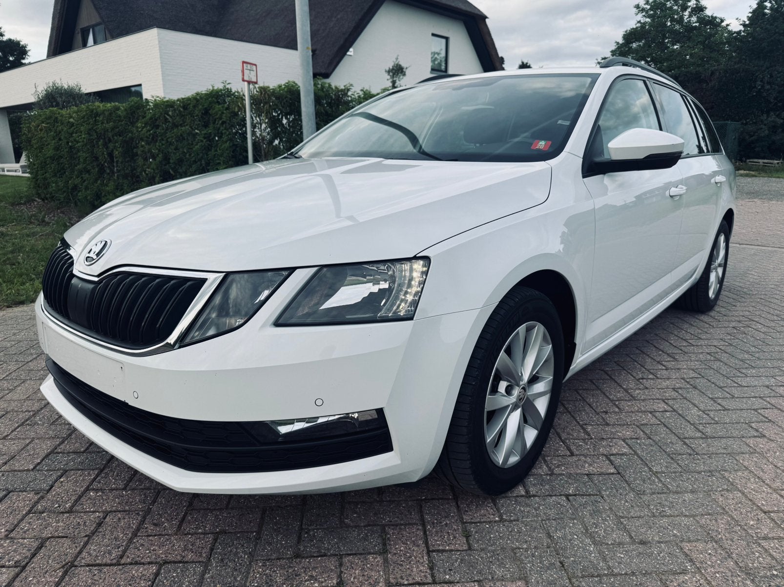 Skoda octavia break 2.0L tdi DSG 11900€+btw, Auto's, Skoda, Stof, 4 cilinders, Navigatiesysteem, Wit