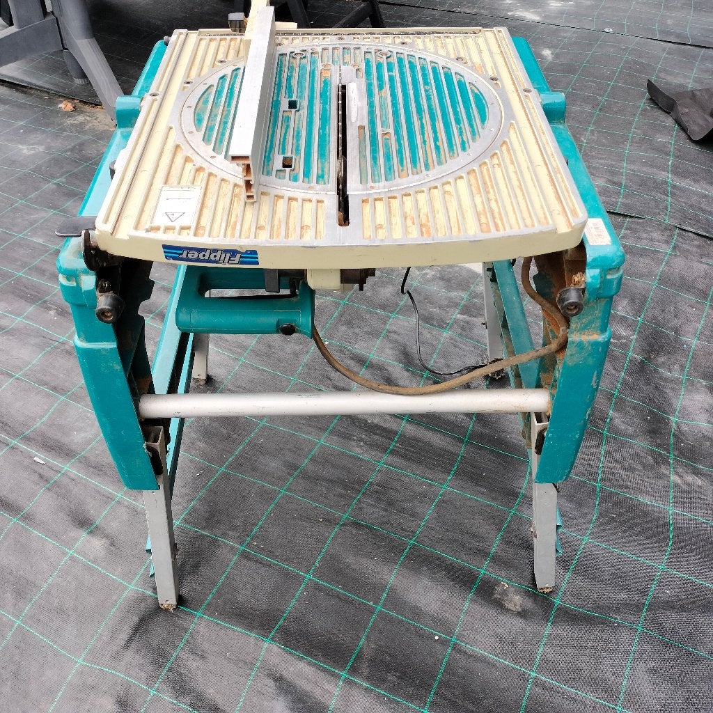 scie à table Makita + scie à tronçonner, Bricolage & Construction, 1200 watts ou plus, 30 à 70 mm, Enlèvement, Utilisé
