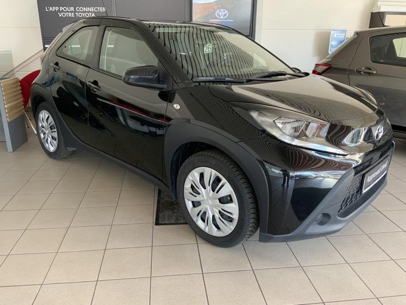 Toyota Aygo X play, https://public.car-pass.be/vhr/2d12a125-8a5a-41e5-ad05-feb1d04fb8db, 72 pk, Zwart, Handgeschakeld