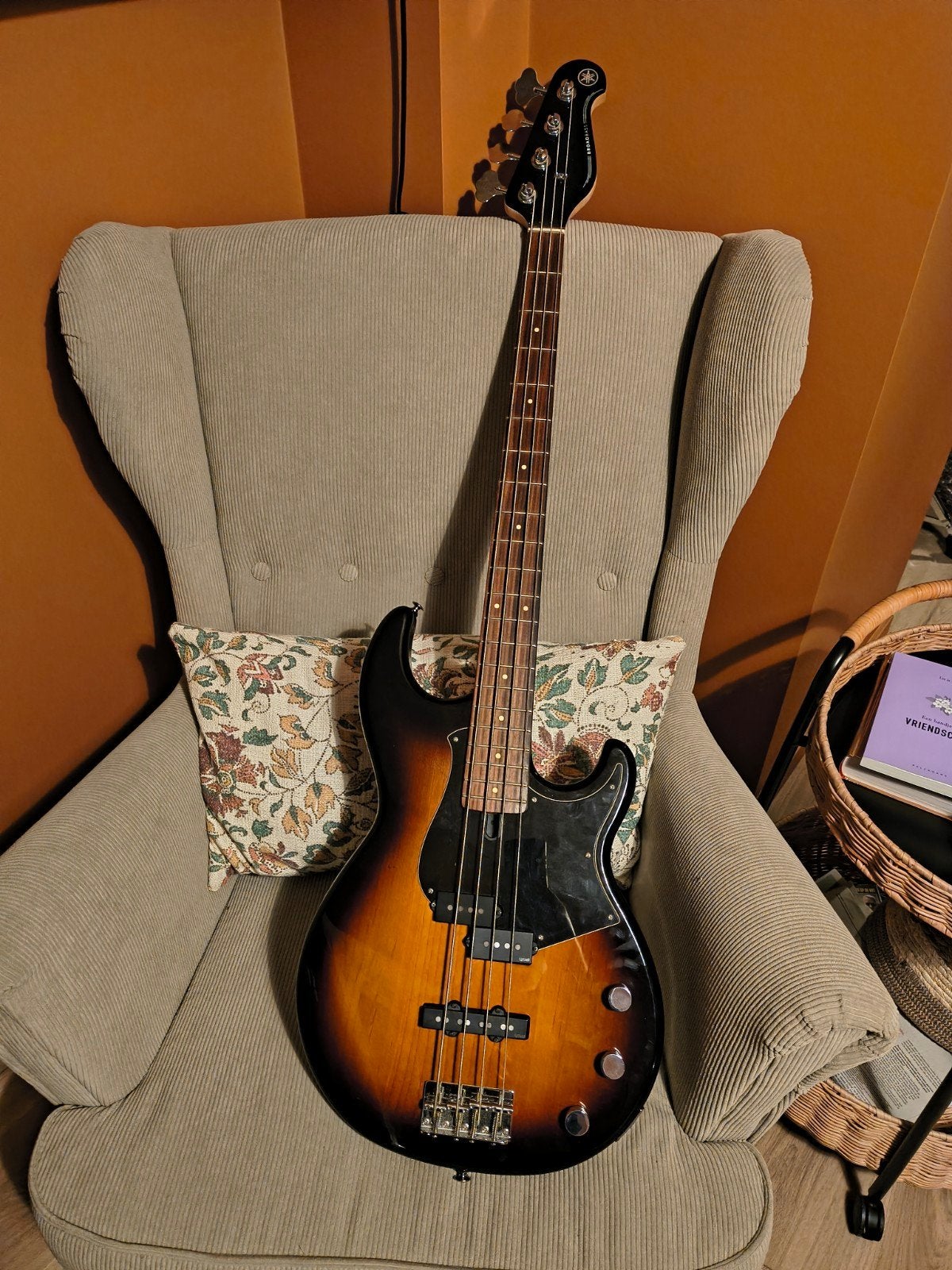 Yamaha BBass in mottige thomann bag, Muziek en Instrumenten, Snaarinstrumenten | Gitaren | Bas, Ophalen