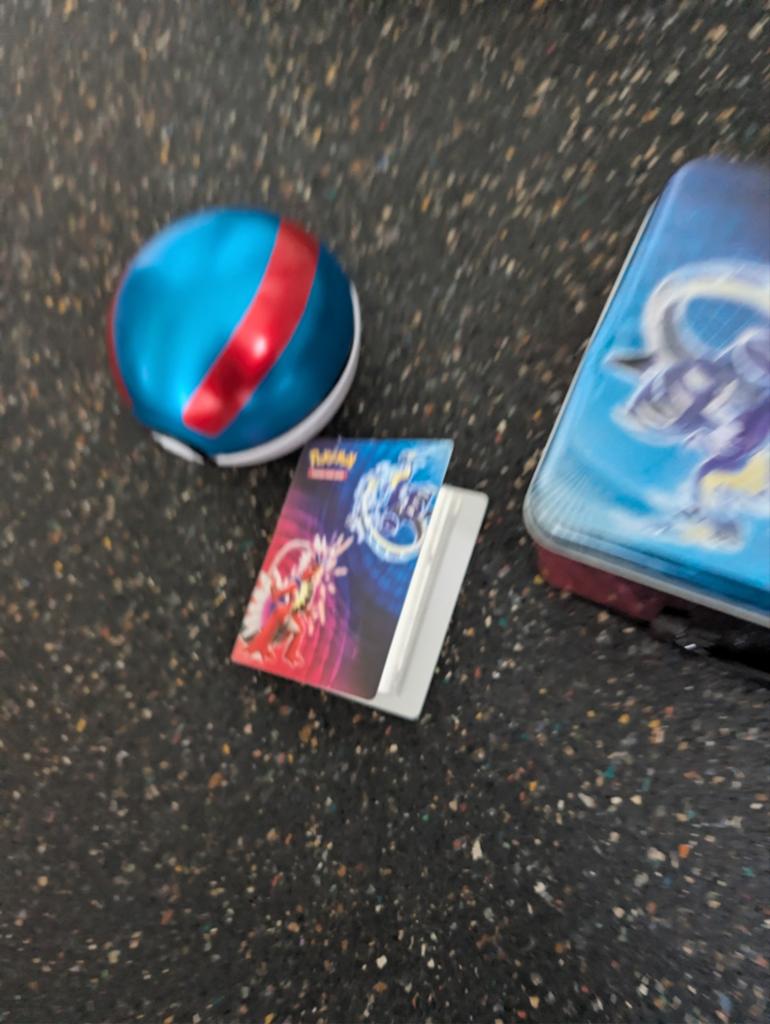 Lege pokemon tin, lege PokeBall en kaftje, Ophalen
